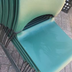 Set of 8 Stackable Chairs 