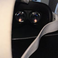 Meta Quest 2 VR Headset – Works Perfectly – $125