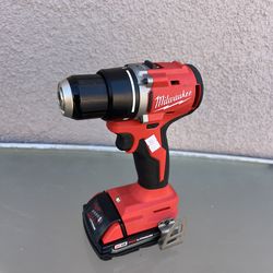 Milwaukee M18 Cordless Compact 1/2” Drill Driver with 2.0Ah battery / Like New