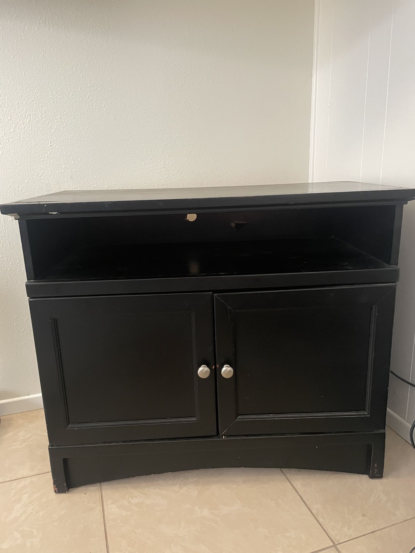 TV Stand / End Table With Caninet