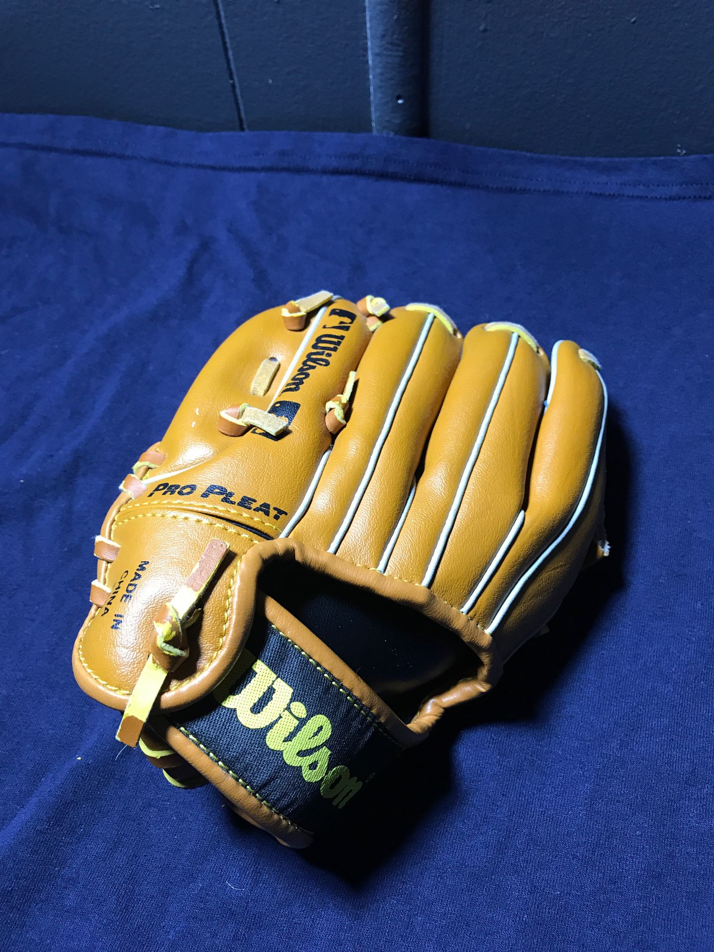 Wilson T-Ball Glove A2291 AS1 Right Hand Throw new