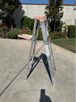 Small ladder 🪜 4Ft tall