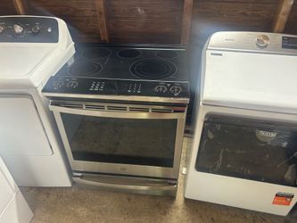 GE Profile 30-in Glass Top 5 burners 5.3-cu ft Air Fry Convection Oven Slide-In Electric Range ( Fingerprint Resistant Stainless Steel )
