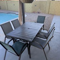 table and chairs 
