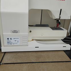 Máquina De Coser BERNINA $120 Dólares 