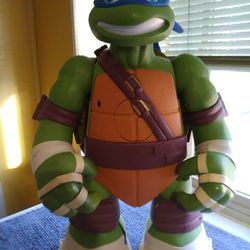 Teenage Mutant Turtles Leonardo Giant Playset