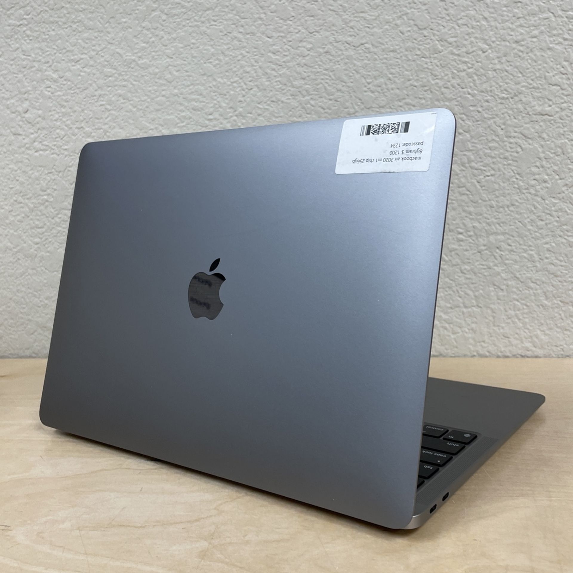 MacBook Air 2020 256GB M1 $699
