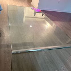 Glass Coffee Table – Modern, Excellent Condition