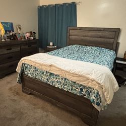 Queen Bed Set