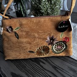 🌺 New! Vintage LuLu Tan Suede Purse w Intricate Floral Embroidery