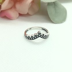 V - Ring Size 8