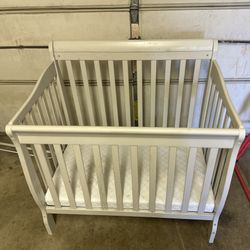 Mini crib