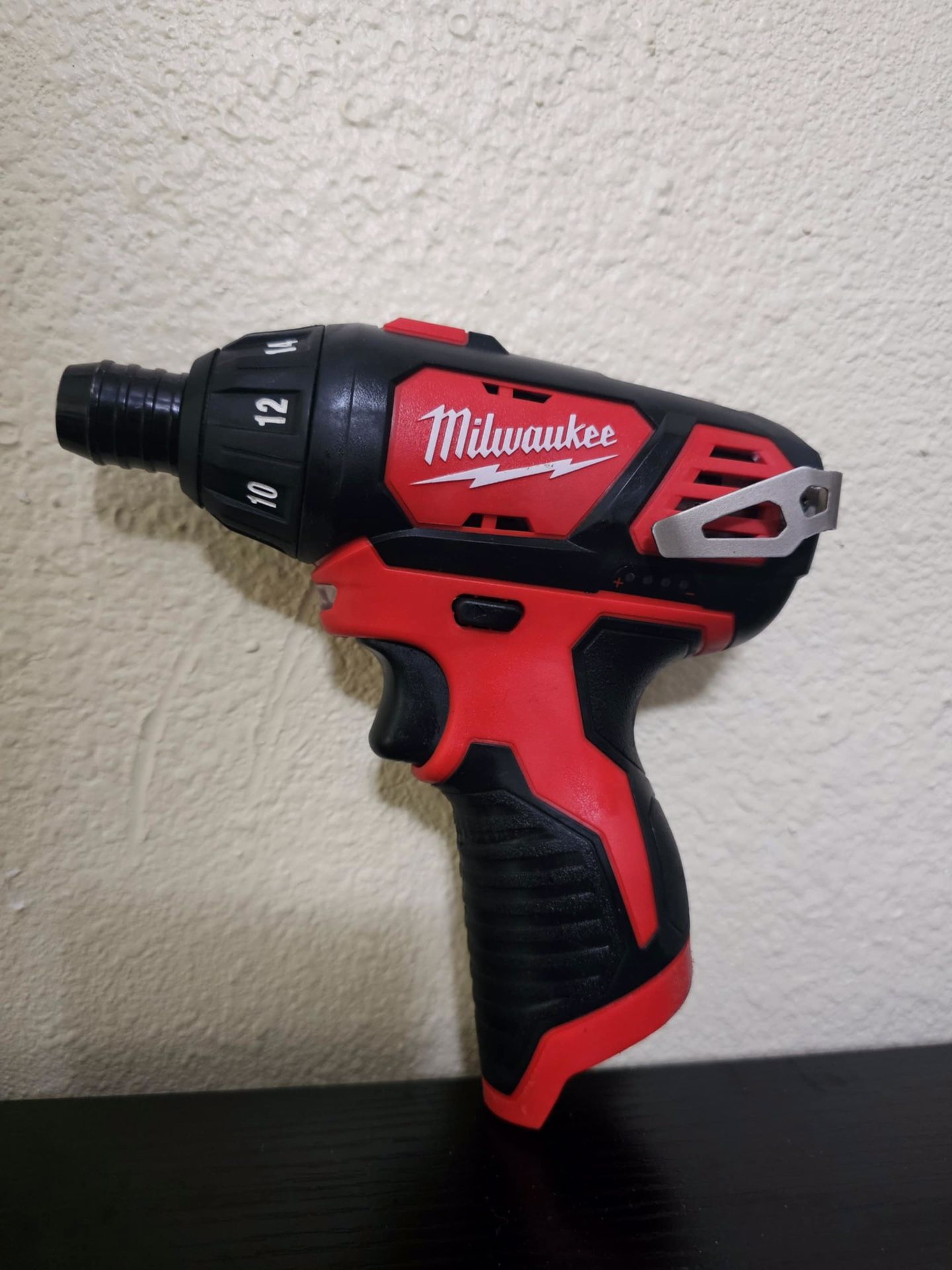 MILWAUKEE M12 SCREWDRIVER