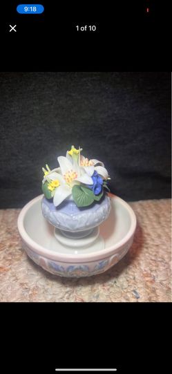 Lladro Spring Egg #6292 Hand Made Porcelain Figurine Spain 5" Tall x 3 1/2" Wide