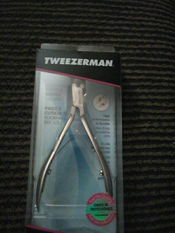 TWEEZERMAN ROCK HARD CUTICLE NIPPER .