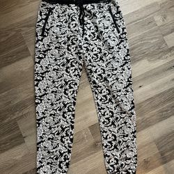 Women’s Cozy Floral Joggers! (Size L)