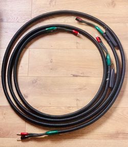 AudioQuest Tree Series ASPEN 3.0M - 10ft Banana to Banana Connector Speaker Cable with 72V DBS Battery