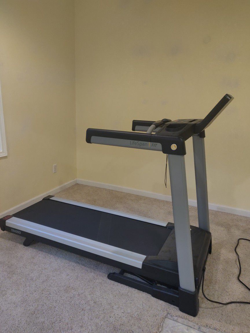 Treadmill/ Running Machine 