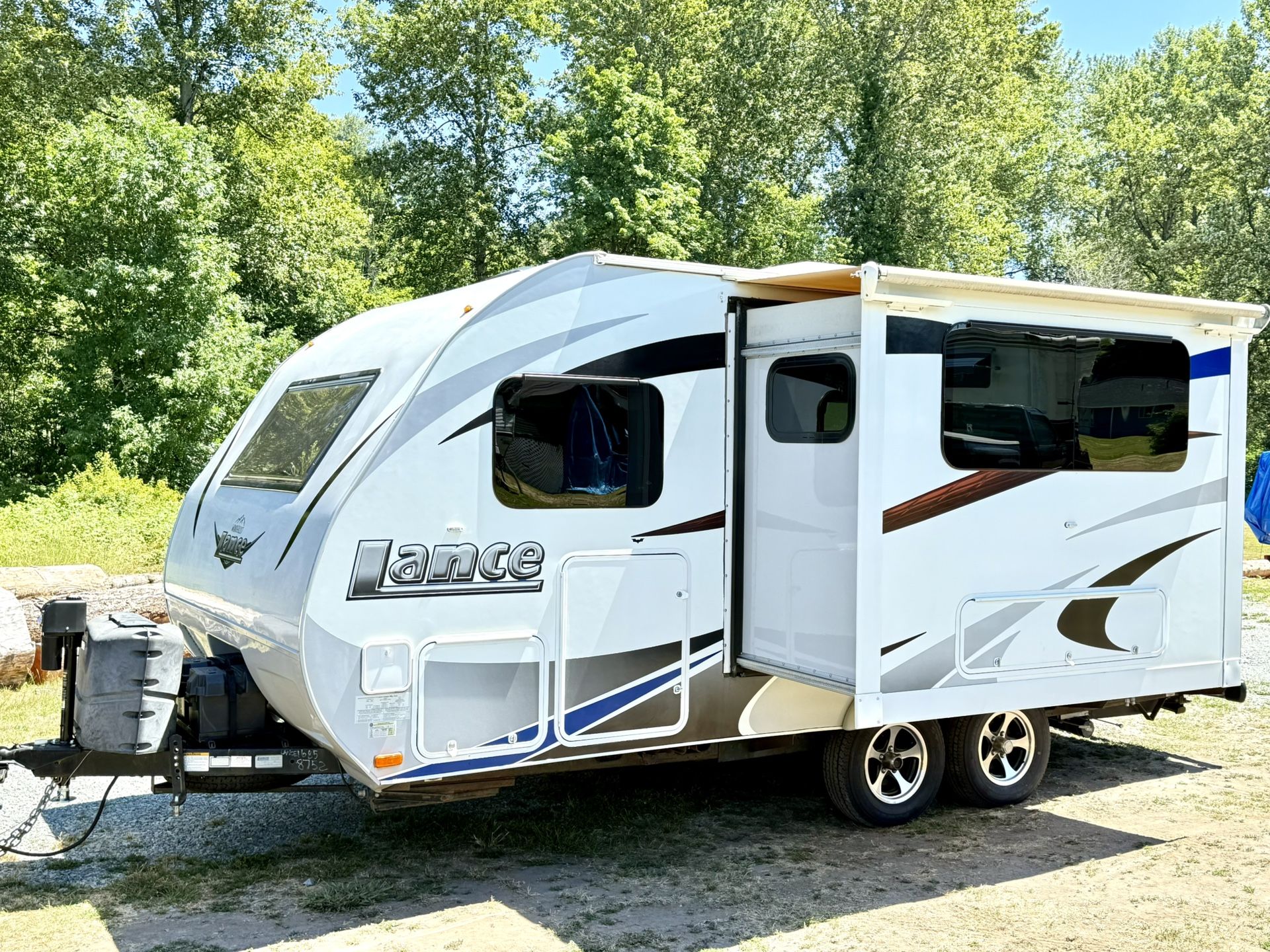 2016 Lance 19FT Travel Trailer With Slide Out