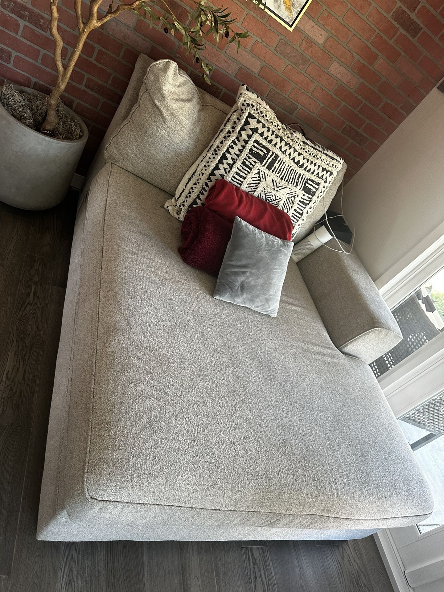 Modern Oversized Chaise Lounge / Daybed – Soft Neutral Fabric