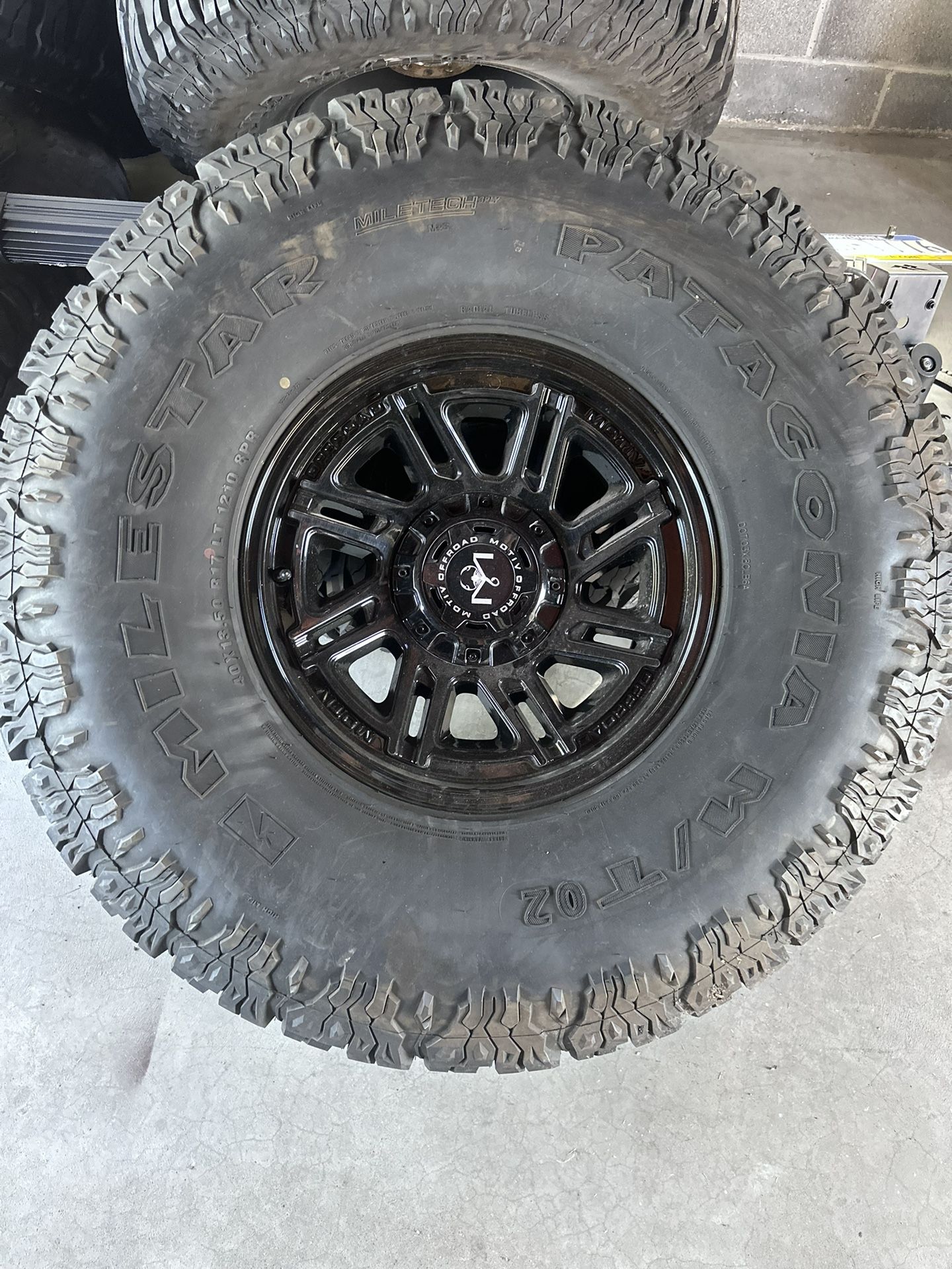 Jeep JL Wheels & Tires