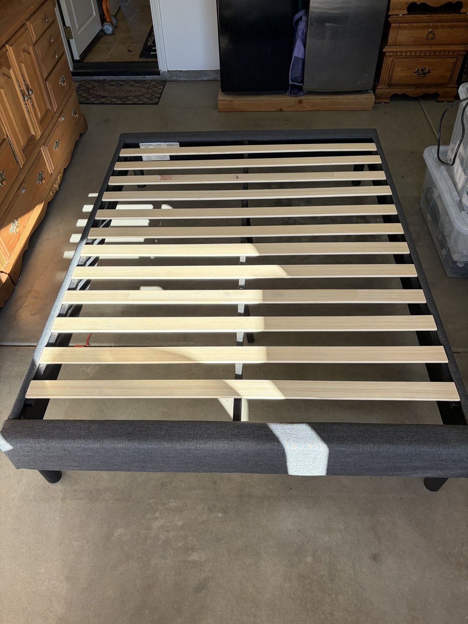 Queen platform Bed Frame (GREY)