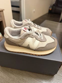 LITTLE KIDS SHOES CONVERSE AND NEW BALANCE
