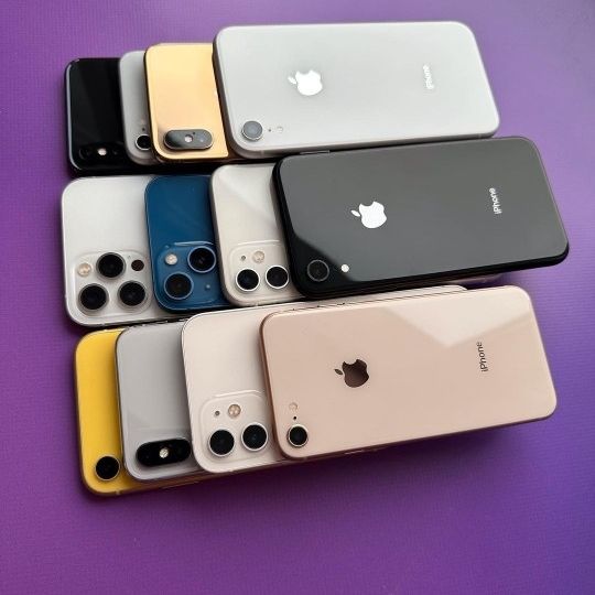 iPhone 8 Unlocked / Desbloqueado 😀 - Different Colors Available