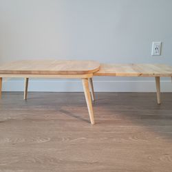 Extendable wood coffee table