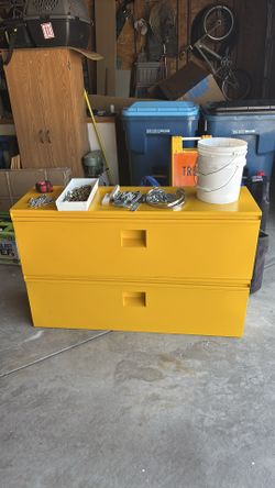 2 yellow boxes 15x15x48