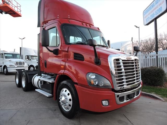 2016 Freightliner Cascadia Day Cab