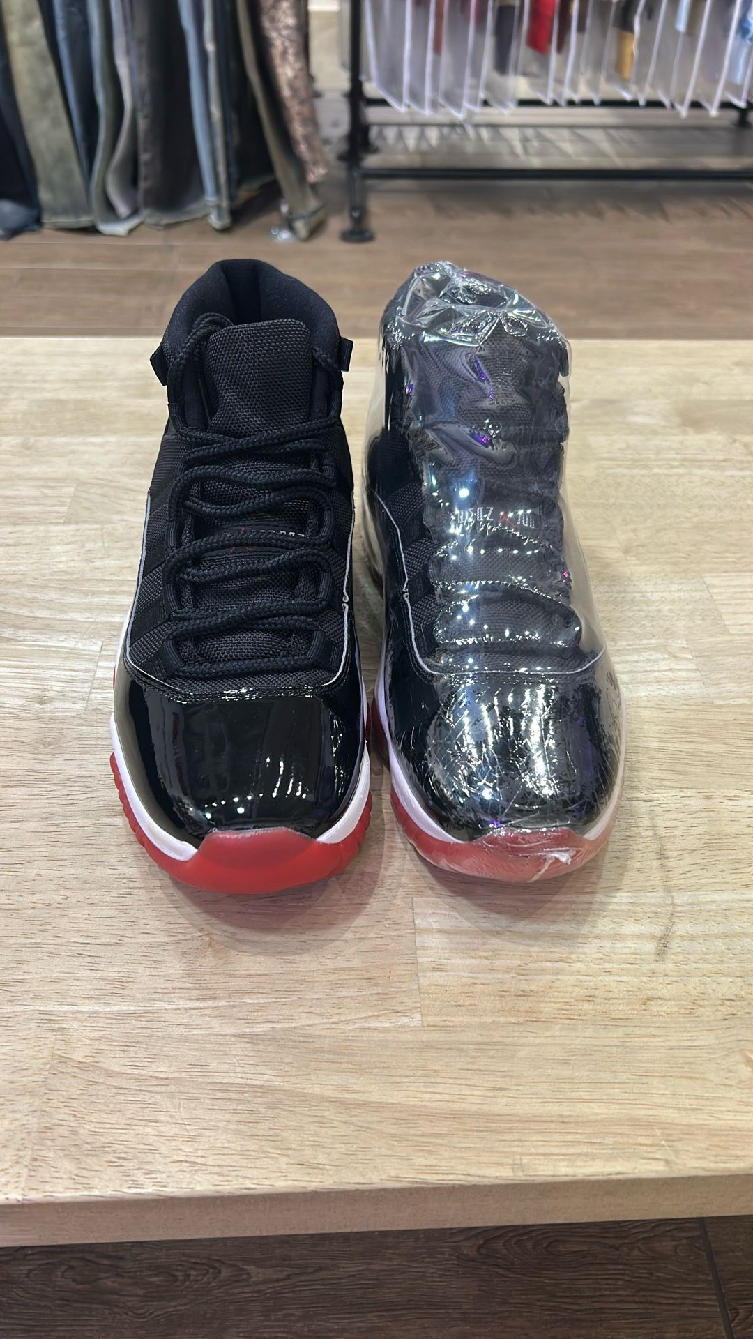 LIGHTLY USED JORDAN 11 BRED (2019) OG SZ10