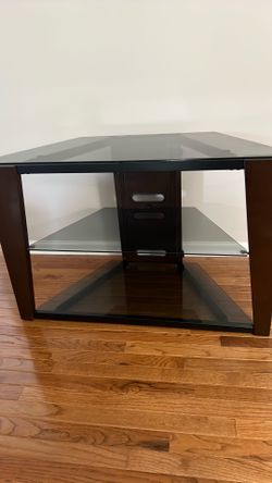 Entertainment stand-free