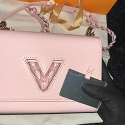 💖 MOVING SALE – Designer-Style Pink Crossbody Bag 💖