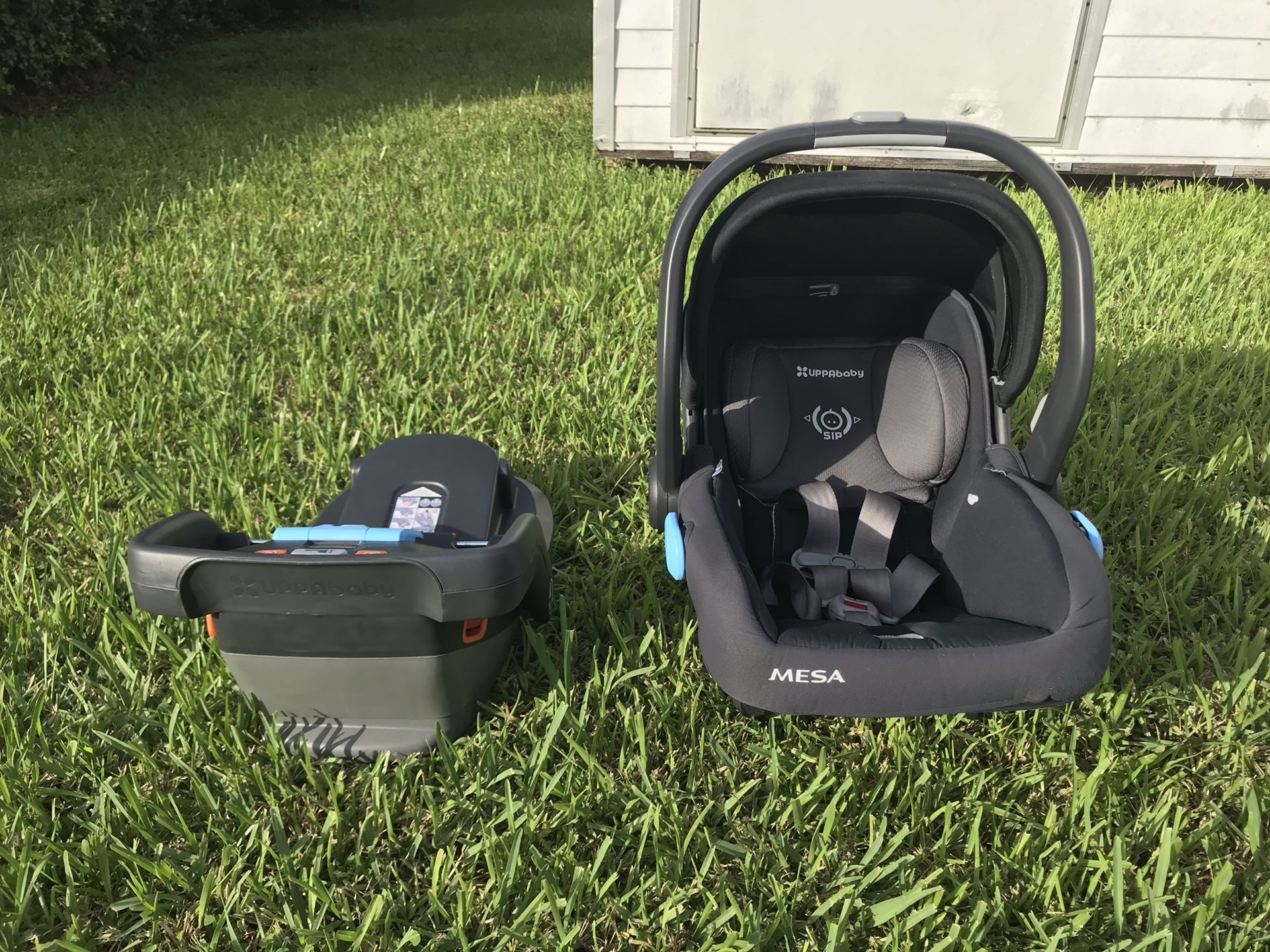 UPPAbaby MESA 2018 Car Seat and 2 car bases