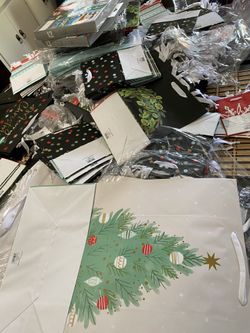 Christmas bags 13 x $5 different sizes and styles