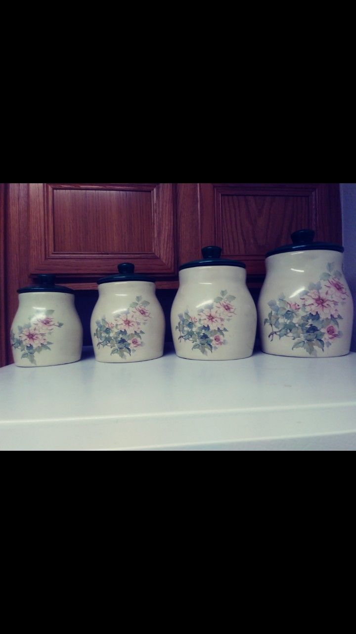 Kitchen canister set