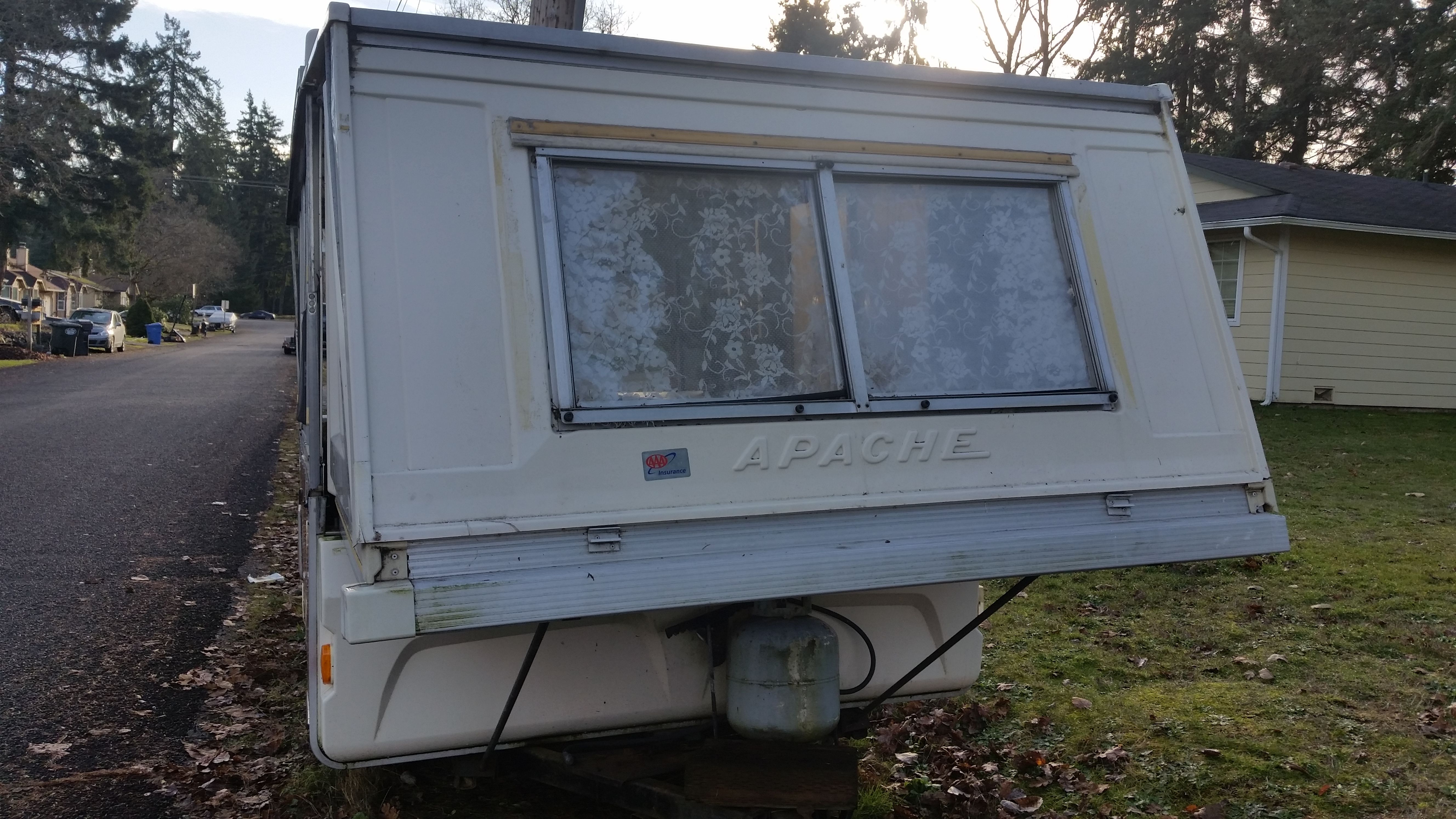1976 Apache Royal Fiberglass pop up camper for Sale in Spanaway, WA