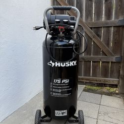 Husky 20 gal 175 PSI Portable Air Compressor and Husky Compressor Hose