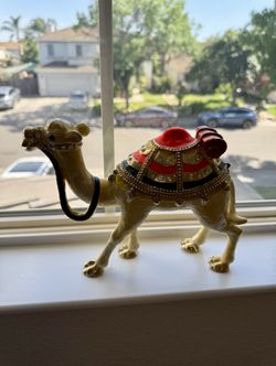 Traditional Camel Decorated Showpiece (Silver)