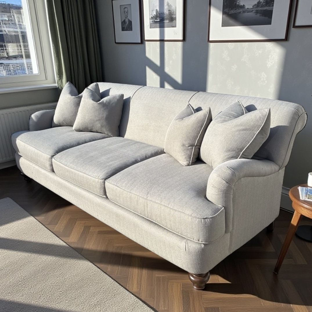 Distinction Furniture Sofa Transitional Style Couch