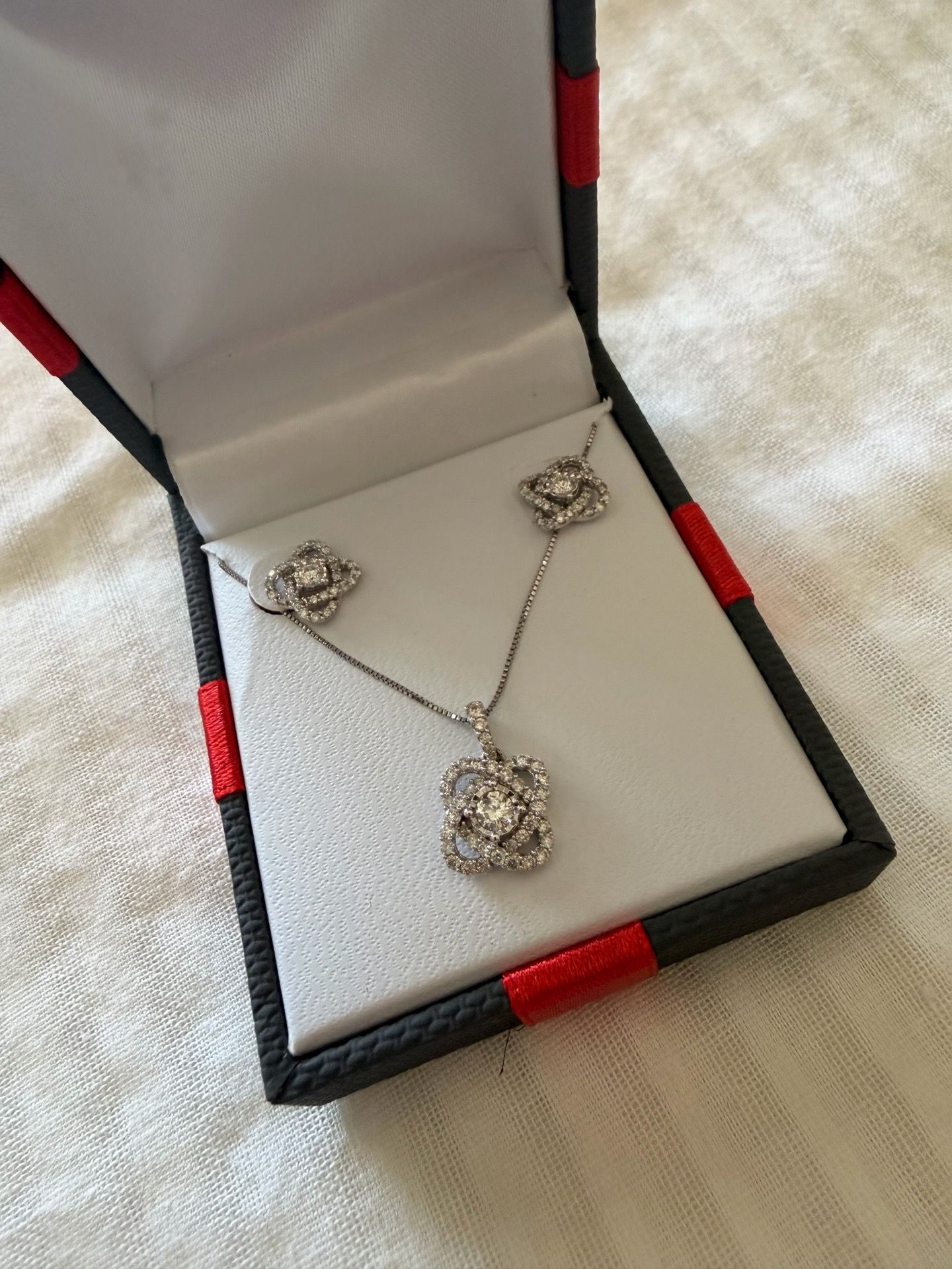 White Gold & Diamond Necklace / Earrings