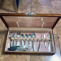 ✨ Vintage Community Silverplate Flatware Set w/ Wooden Chest (42 pcs)