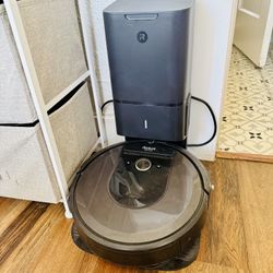 iRobot Roomba i7 (7th Gen) - Works Great