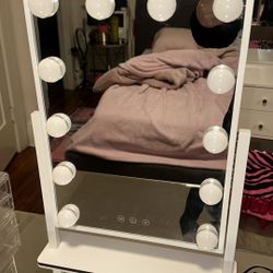 Light White Mirror