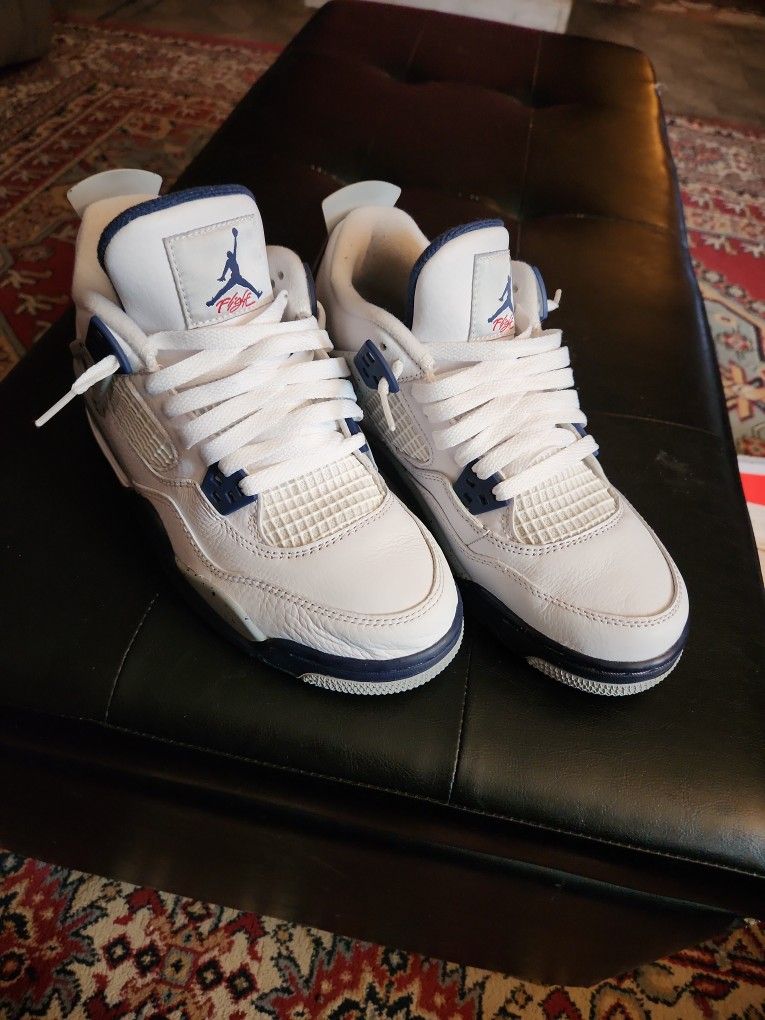 Jordan 4s Midnight Navys