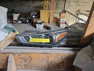 Headlamp LEFT 2019 HYUNDAI IONIQ 