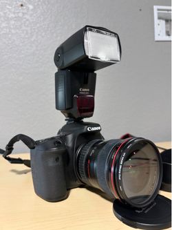 Canon EOS 70D with 17-40 F4 USM Lens + Extras