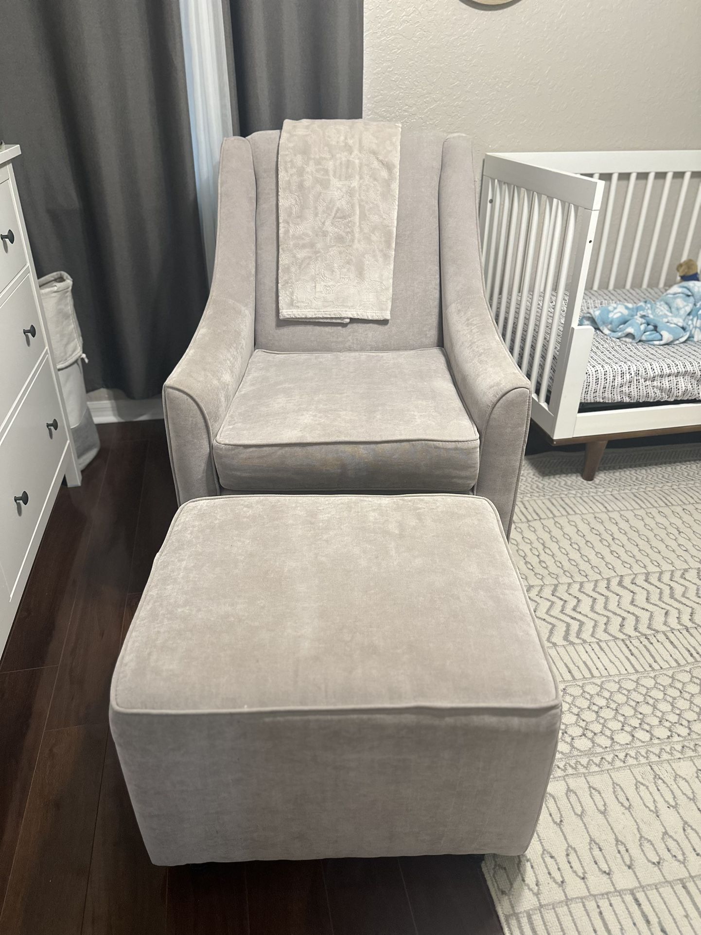 Rocking Chair with Ottoman – Light Gray