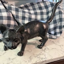 Cat statue 